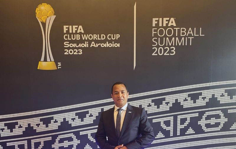 a-la-rencontre-du-sommet-du-football-mondial-le-president-de-la-fmf-alfred-randriamanampisoa-et-la-secretaire-generale-au-2023-fifa-football-summit