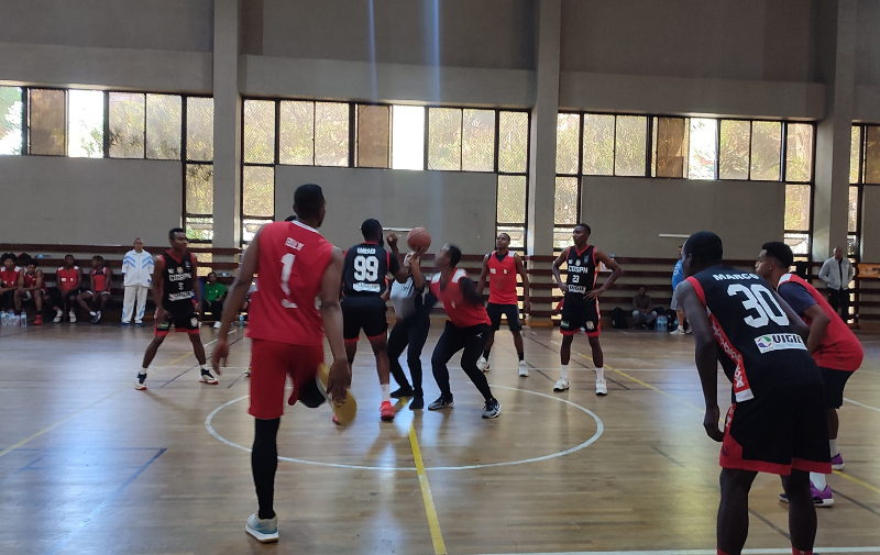 confrontation-intense-entre-les-ankoay-et-cospn-basketball-lors-dun-match-test-au-palais-des-sports-de-mahamasina